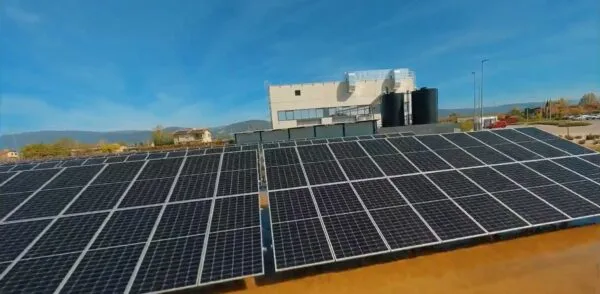 Campo fotovoltaico a terra realizzato da Glayx per Ecopol – impianto su area industriale