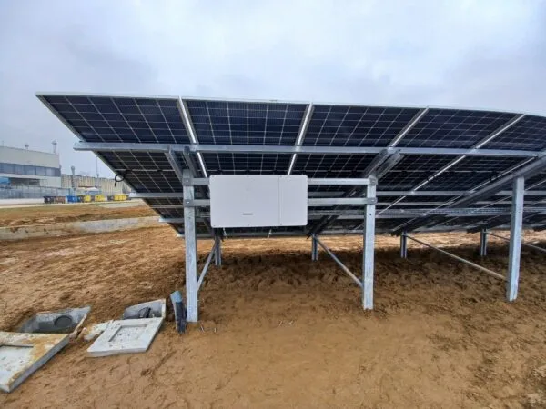 Campo fotovoltaico a terra realizzato da Glayx per Ecopol – impianto su area industriale