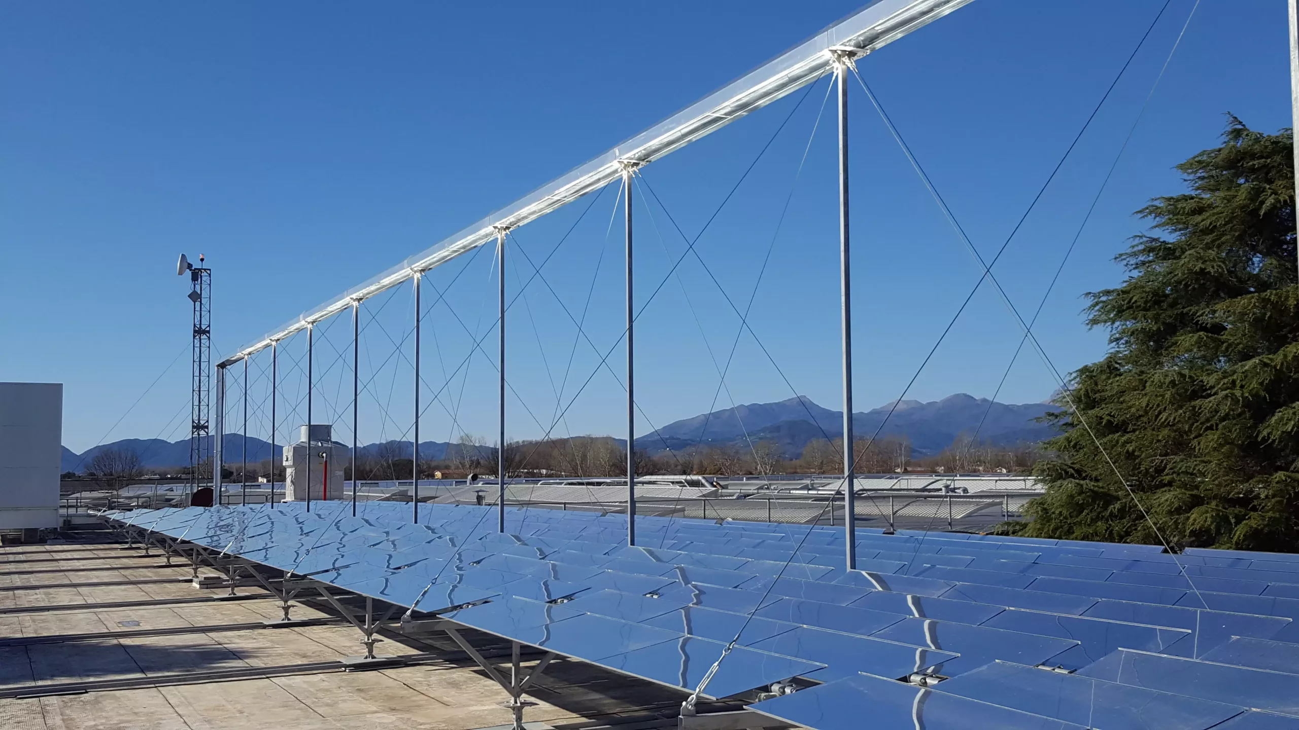 Struttura da 125 m² per impianto di solar cooling nel sito industriale Sofidel – progetto Glayx
