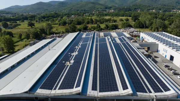 Pannelli solari su copertura della cartiera Bartoli – progetto fotovoltaico per industria cartaria realizzato da Glayx