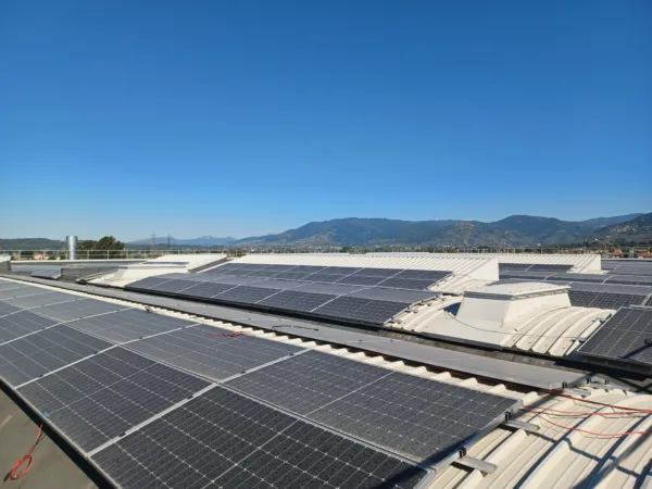 Impianto fotovoltaico per industria chimica realizzato da Glayx presso Ecopol