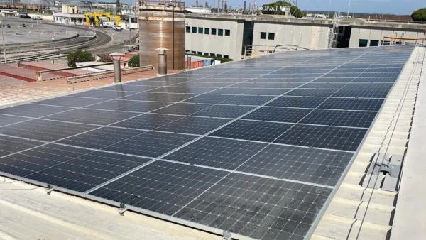 Impianto fotovoltaico installato su edificio industriale chimico Laviosa a Livorno – progetto Glayx
