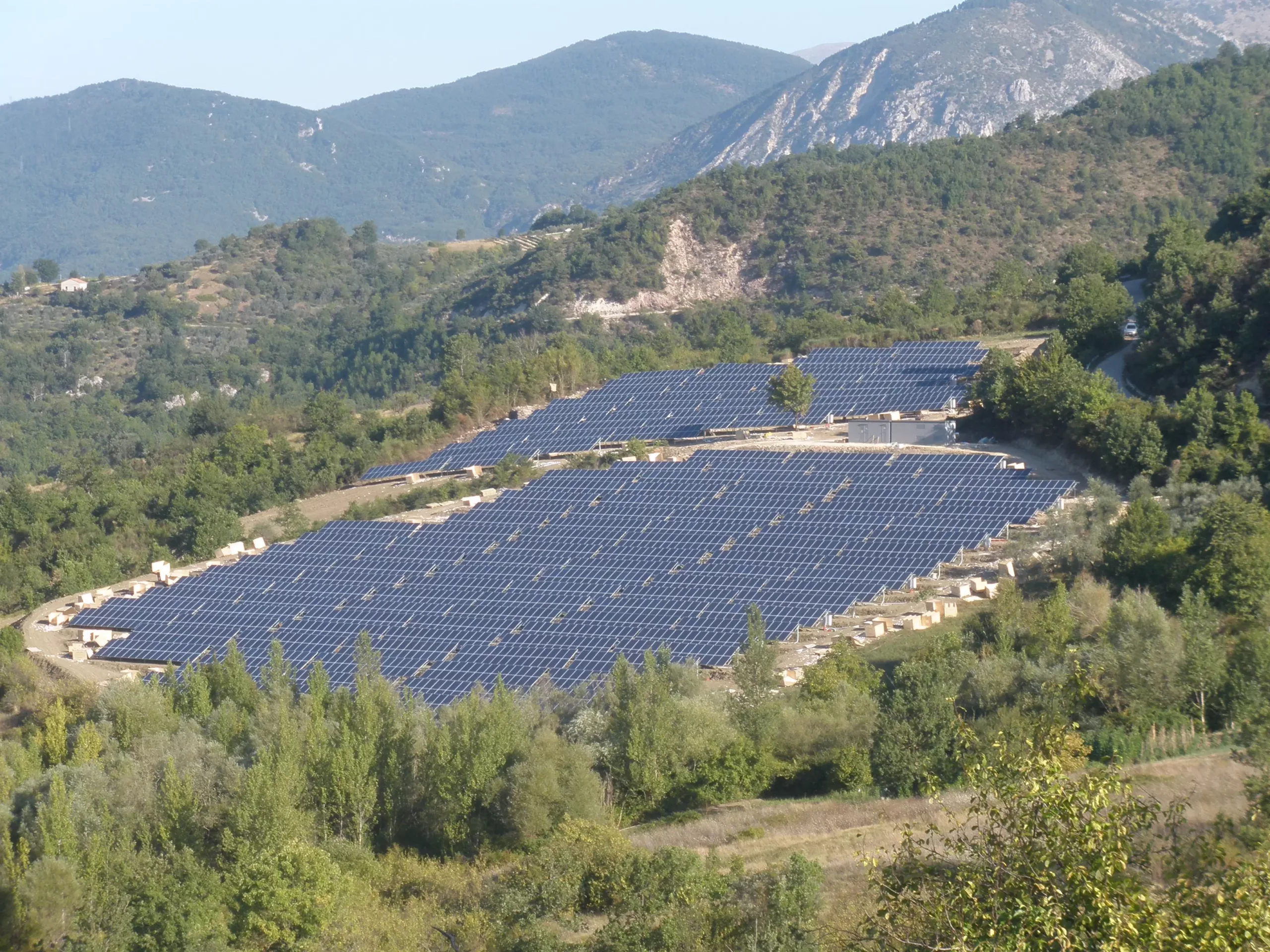 Vista aerea dell’impianto fotovoltaico grande potenza da 992 kW installato da Glayx