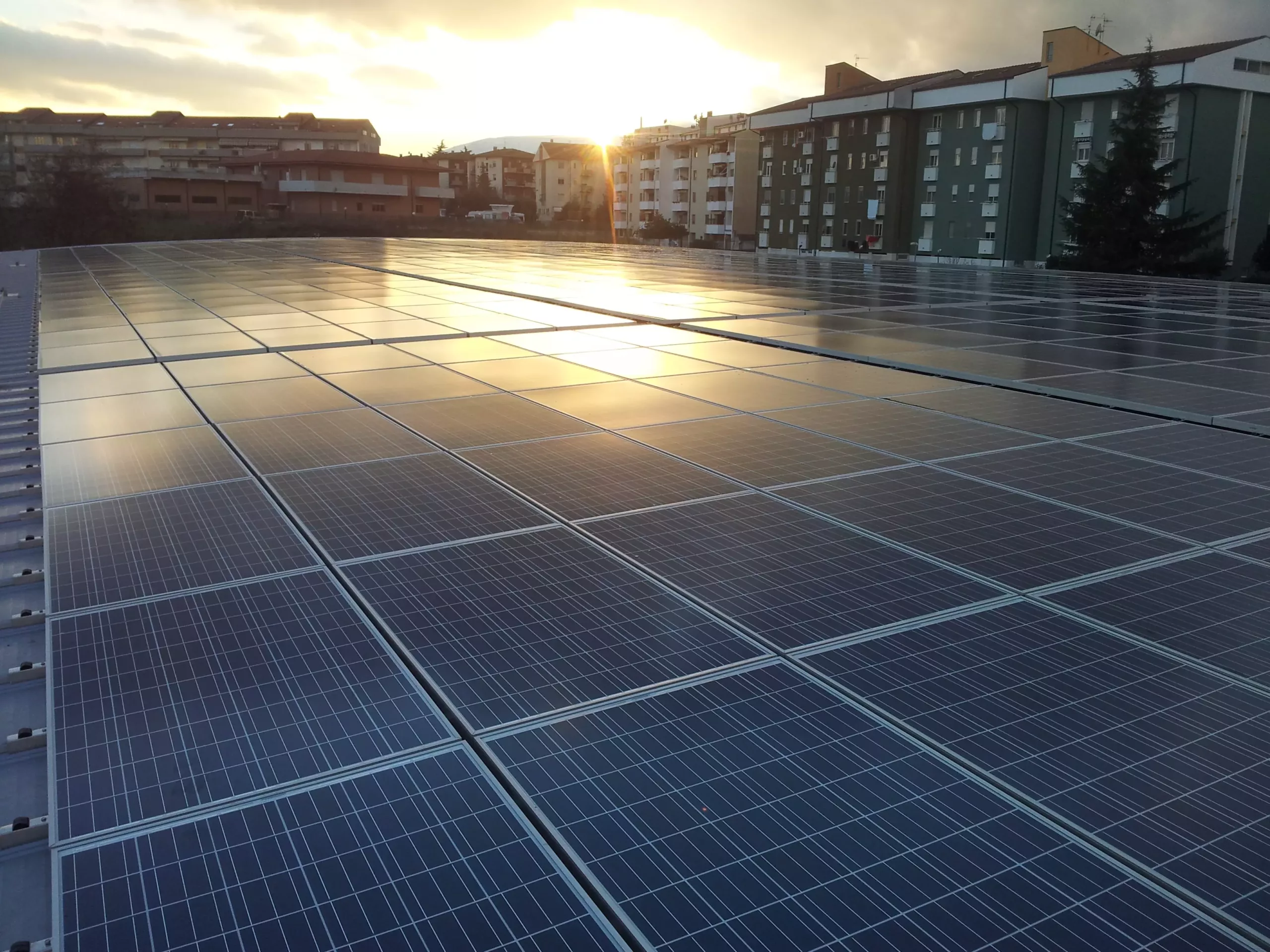 Installazione fotovoltaico su impianto sportivo wellness a cura di Glayx