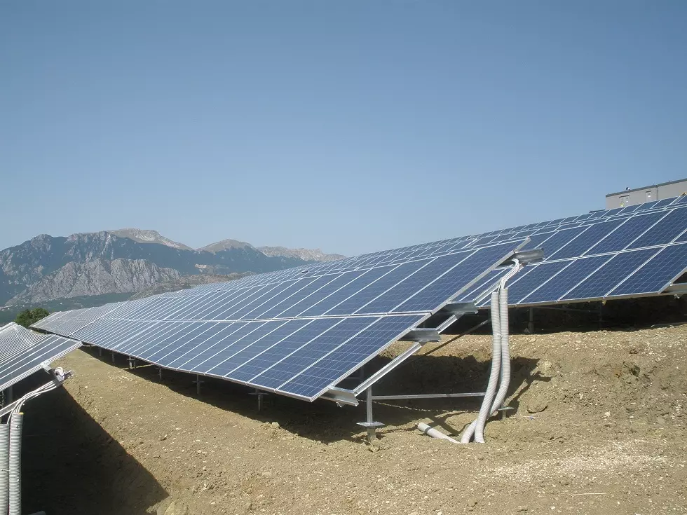 Vista aerea dell’impianto fotovoltaico grande potenza da 992 kW installato da Glayx