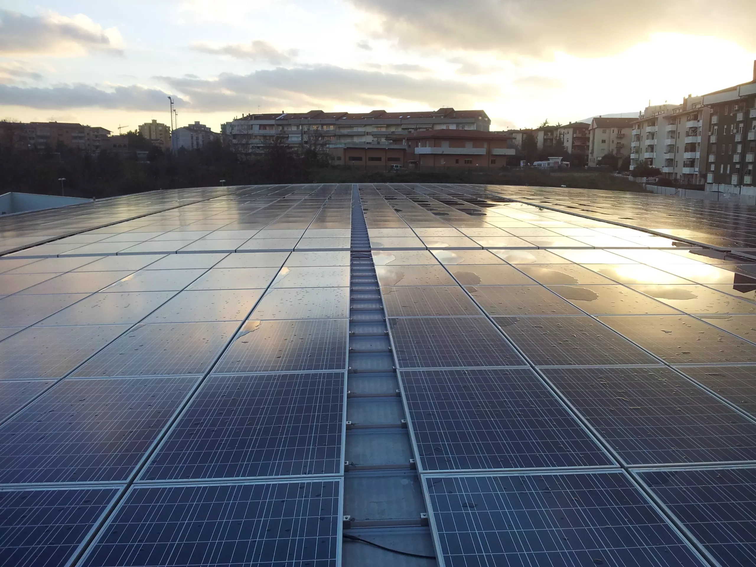 Installazione fotovoltaico su impianto sportivo wellness a cura di Glayx