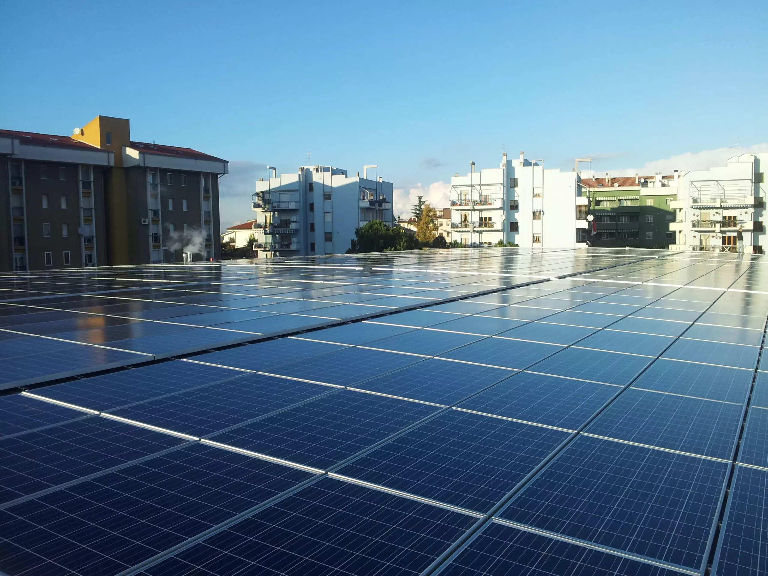 Installazione fotovoltaico su impianto sportivo wellness a cura di Glayx