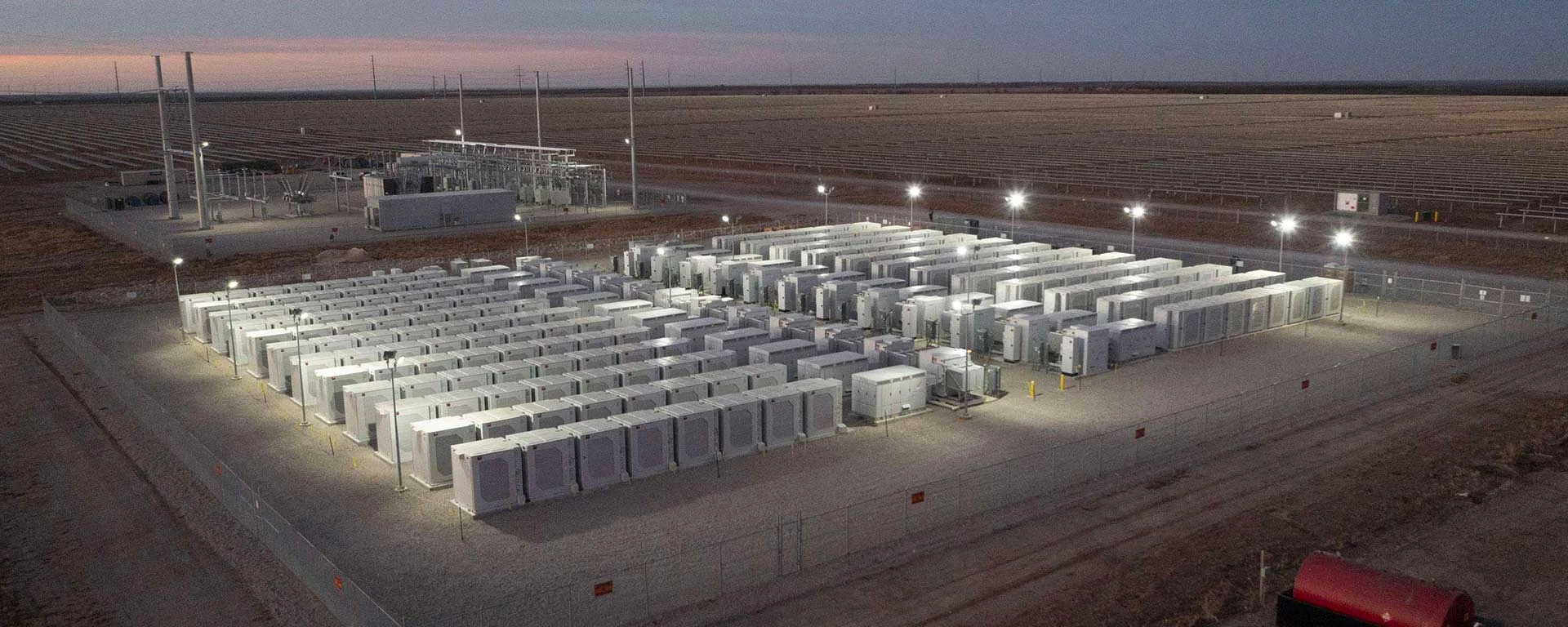 Sistema di storage elettrico con batterie installato in contesto industriale da Glayx