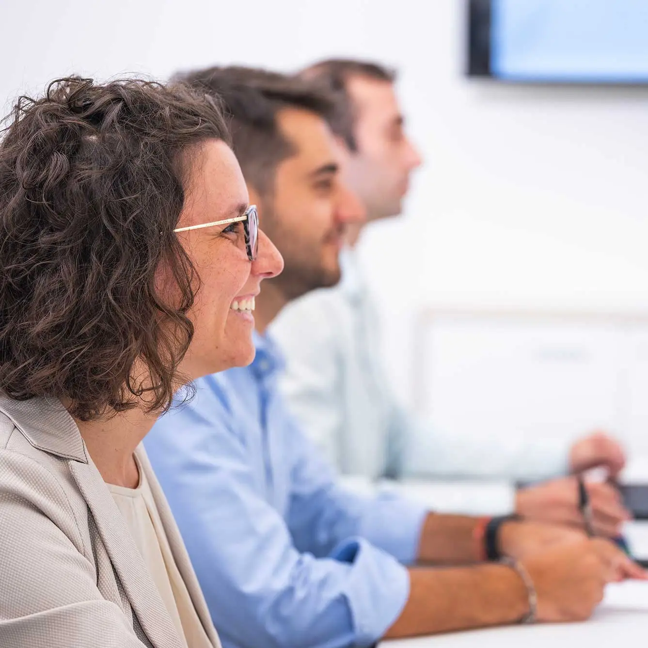 Glayx lavora con noi. Persone del team Glayx al lavoro, immagine simbolica della cultura aziendale e delle carriere aperte